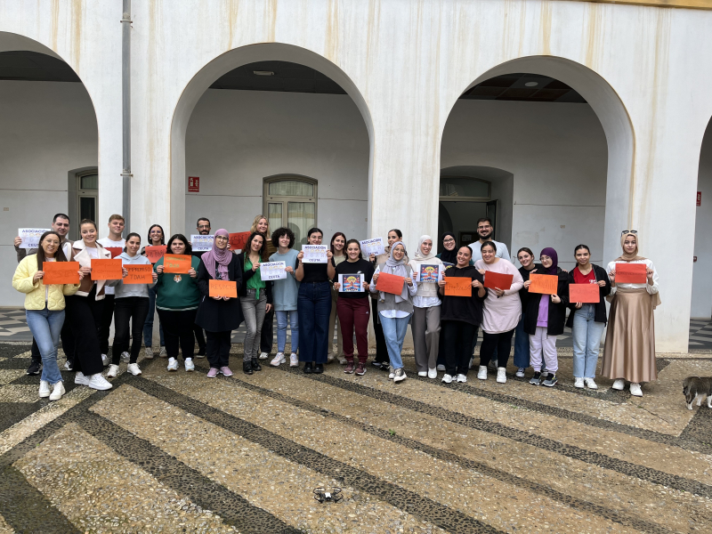 Imagen de estudiantes del MIMAD visibilizando su apoyo al TDAH Vídeo apoyo TDAH