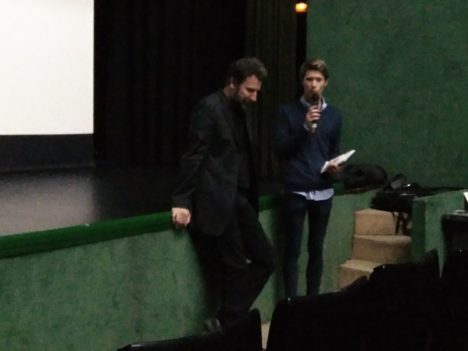 Alumno interpretando a cineasta