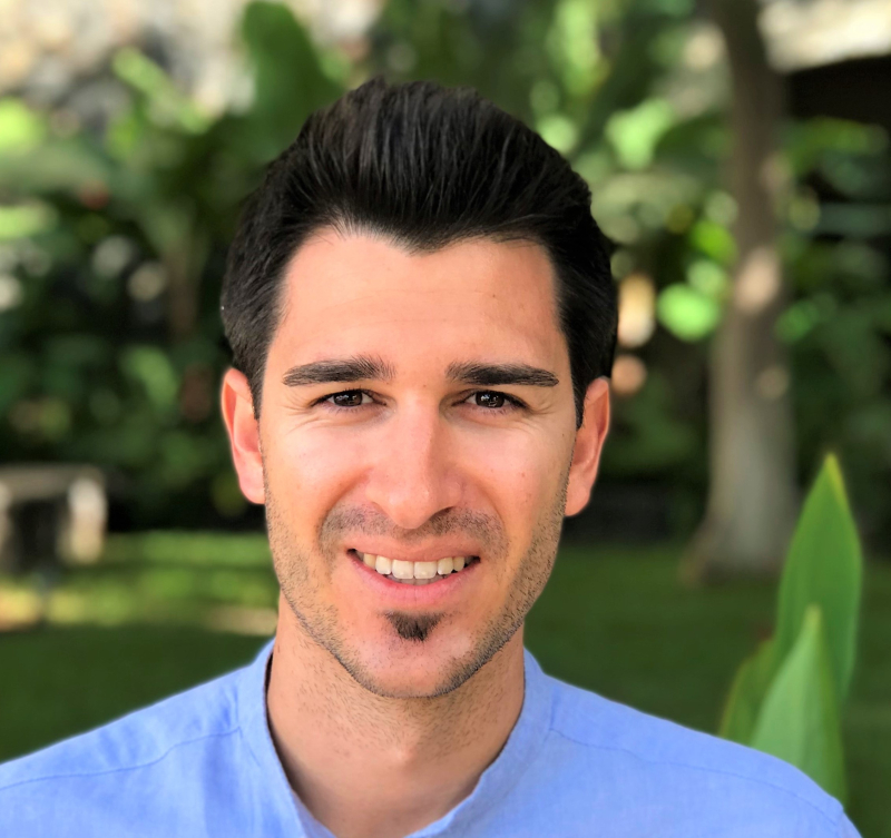 Dr. Vicente Mustieles